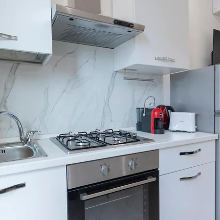 Luxury - Valassina 45 Milánó
